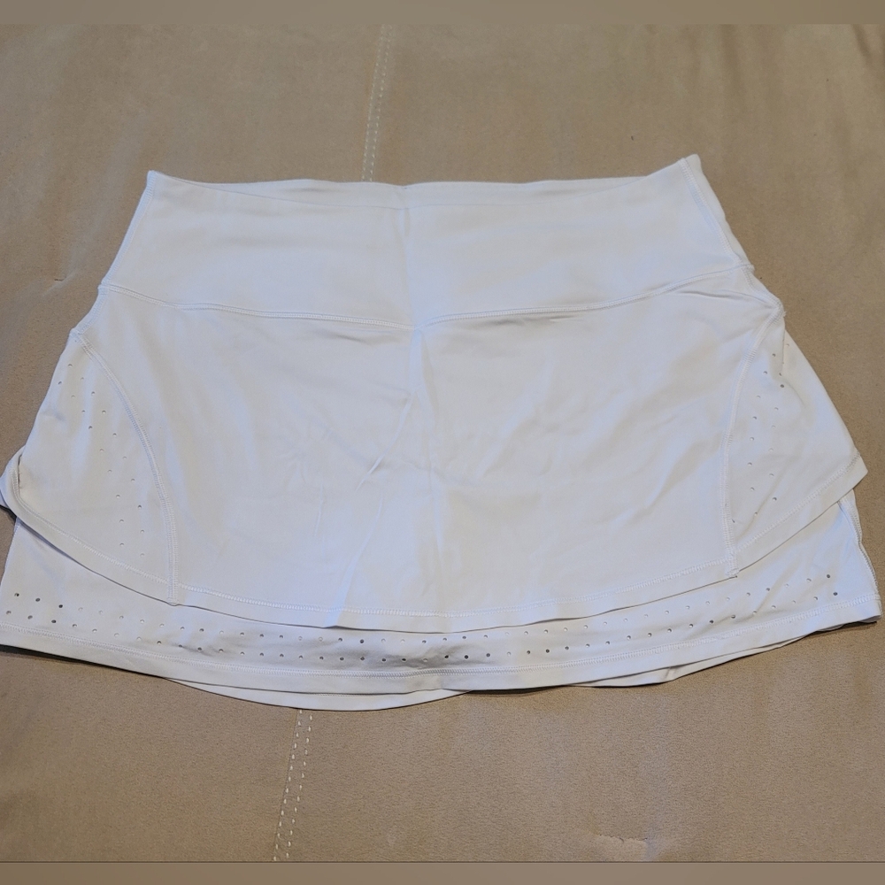 Athleta Stealth TruCool Skort - White. Size M. Built in shorts. 13 in.